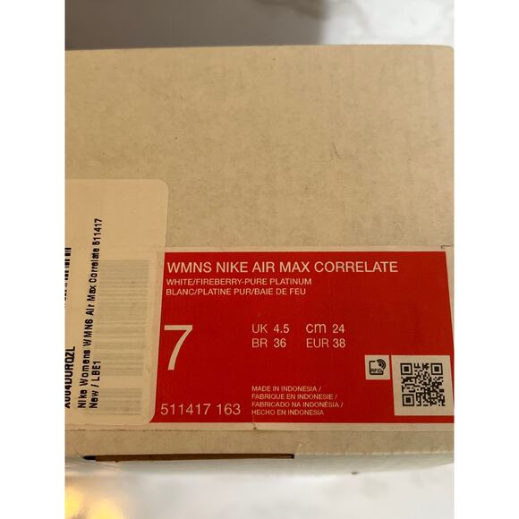 Nike Women's Air Max Correlate in white/fireberry/pure platinum, size 7 NIB - Picture 2 of 8